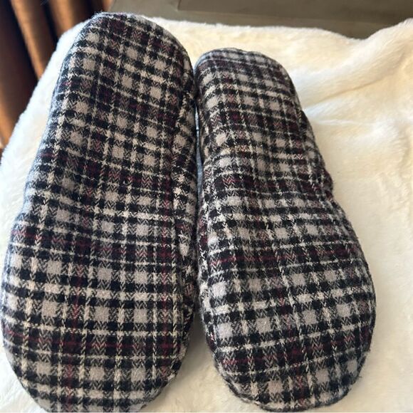 Plaid slippers size small (5-6) NWOT‎ - Picture 3 of 4